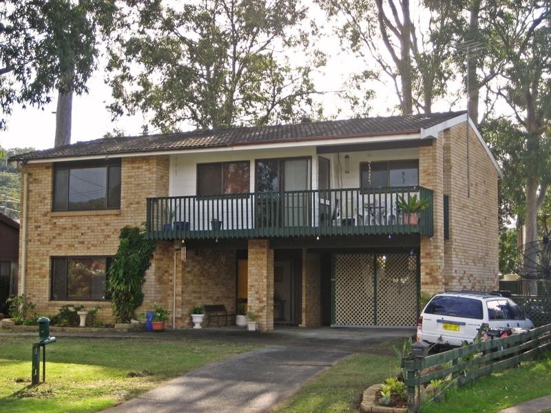 11 Kulara Avenue, West Gosford NSW 2250