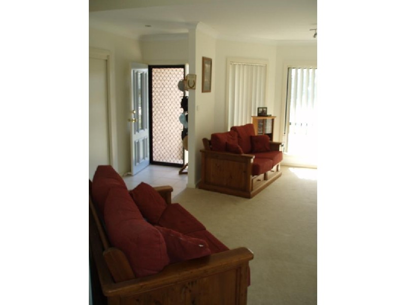 27 Robert Holl Drive, Ourimbah NSW 2258