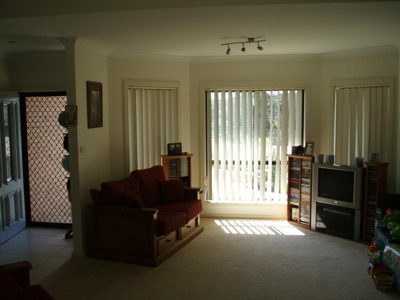 27 Robert Holl Drive, Ourimbah NSW 2258