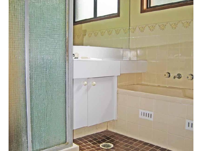 2  Cranbrook Street, Wyoming NSW 2250