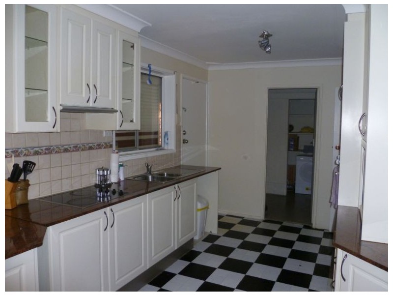 27 DOONSIDE CRESCENT, Blacktown NSW 2148