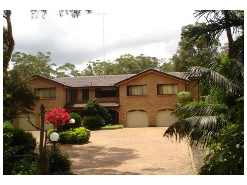 6 Sandhurst Cres, Glenhaven NSW 2156