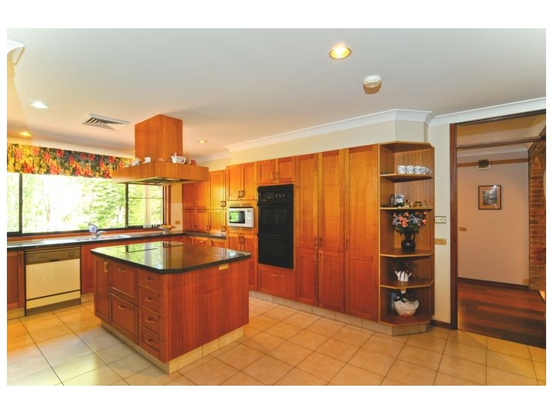 6 Sandhurst Cres, Glenhaven NSW 2156