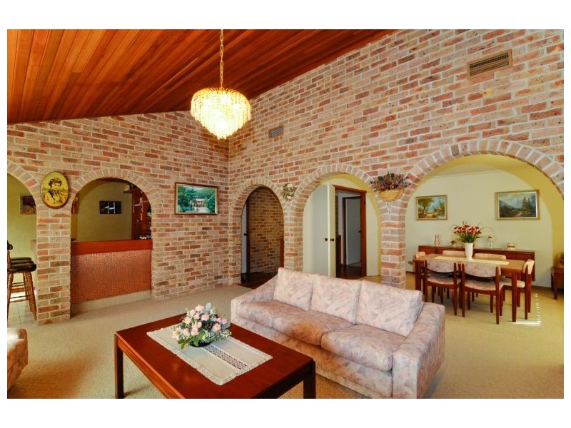 6 Sandhurst Cres, Glenhaven NSW 2156