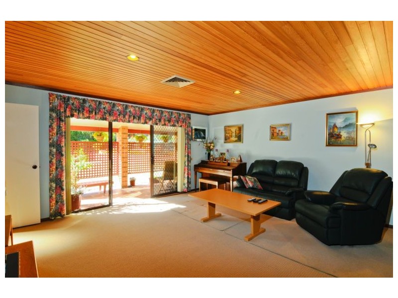 6 Sandhurst Cres, Glenhaven NSW 2156