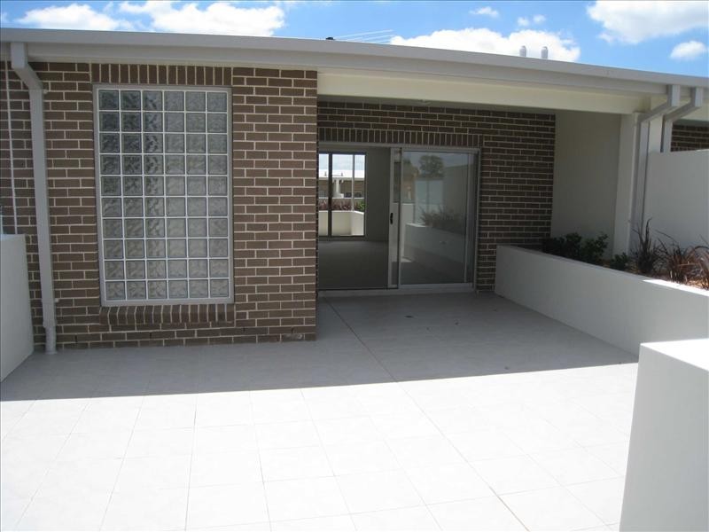 4/5a Russell Street, Granville NSW 2142