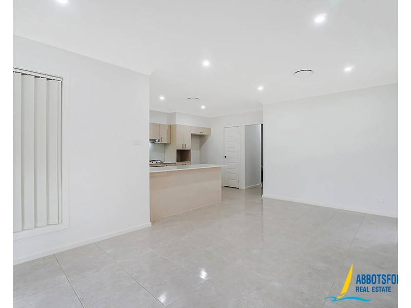 33 Laundess Avenue, Panania NSW 2213