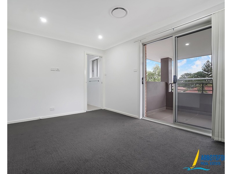 33 Laundess Avenue, Panania NSW 2213