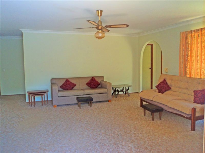 4 Roba Place, Ashmore QLD 4214