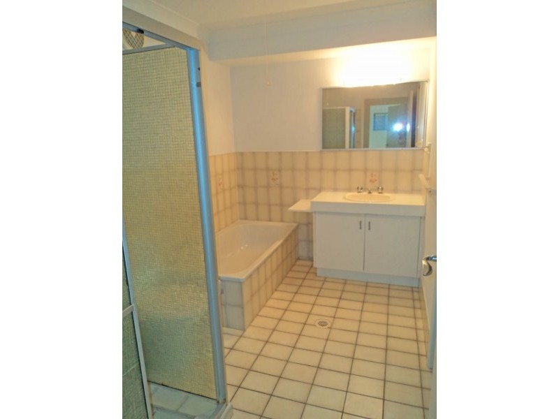 9/ 490 Nerang Rd, Ashmore QLD 4214
