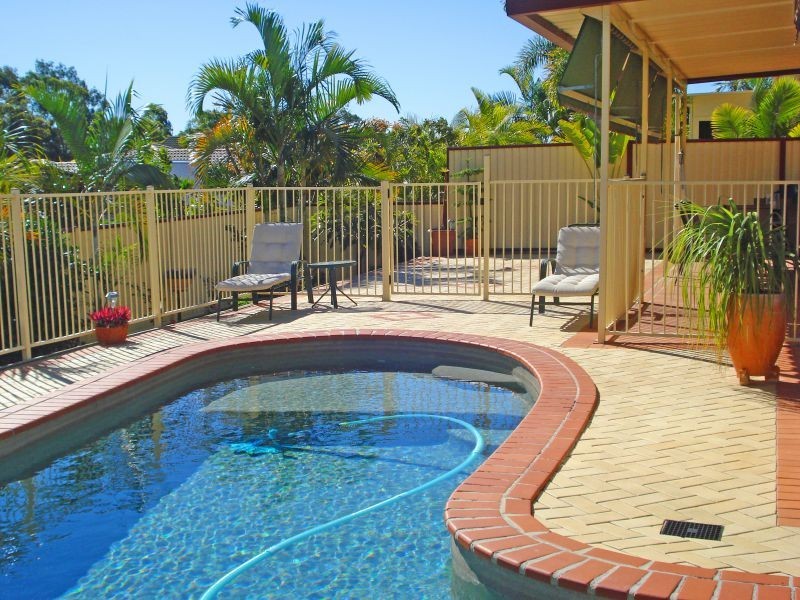 15 Forest Hills Ct, Parkwood QLD 4214