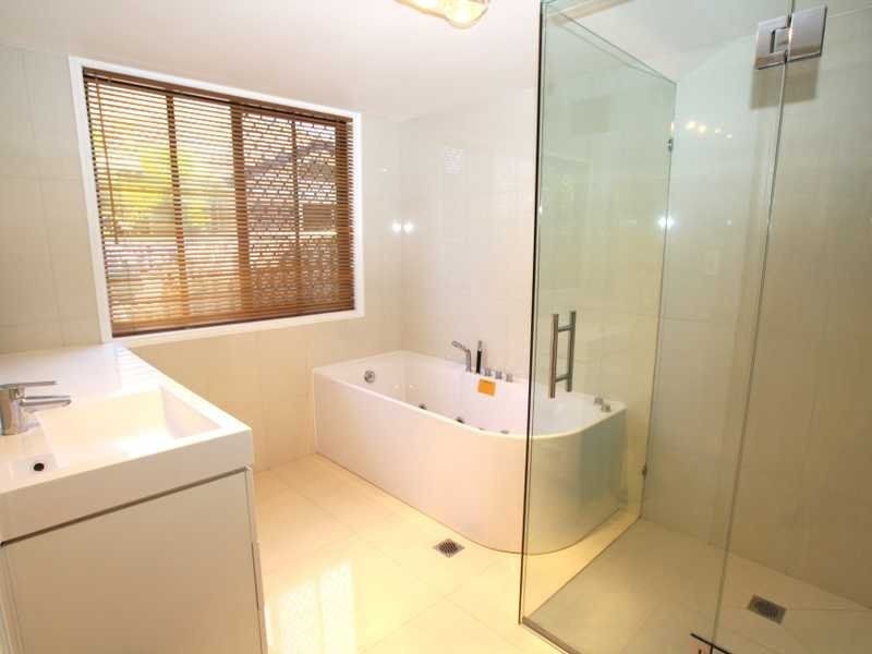 42 Sickle Avenue, Hope Island QLD 4212