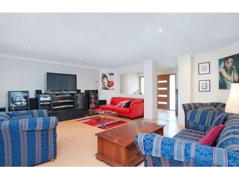 42 Sickle Avenue, Hope Island QLD 4212