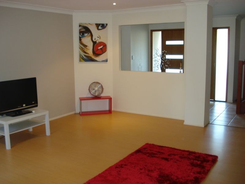 42 Sickle Avenue, Hope Island QLD 4212