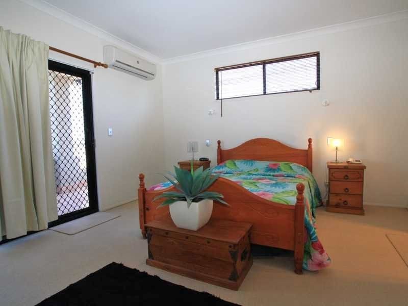 42 Sickle Avenue, Hope Island QLD 4212