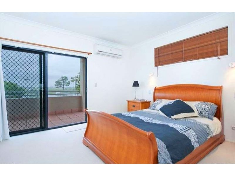 42 Sickle Avenue, Hope Island QLD 4212