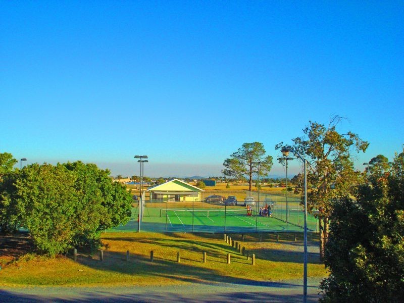 42 Sickle Avenue, Hope Island QLD 4212