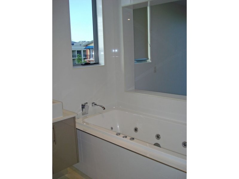 19 3046 Quay South Drive, Carrara QLD 4211