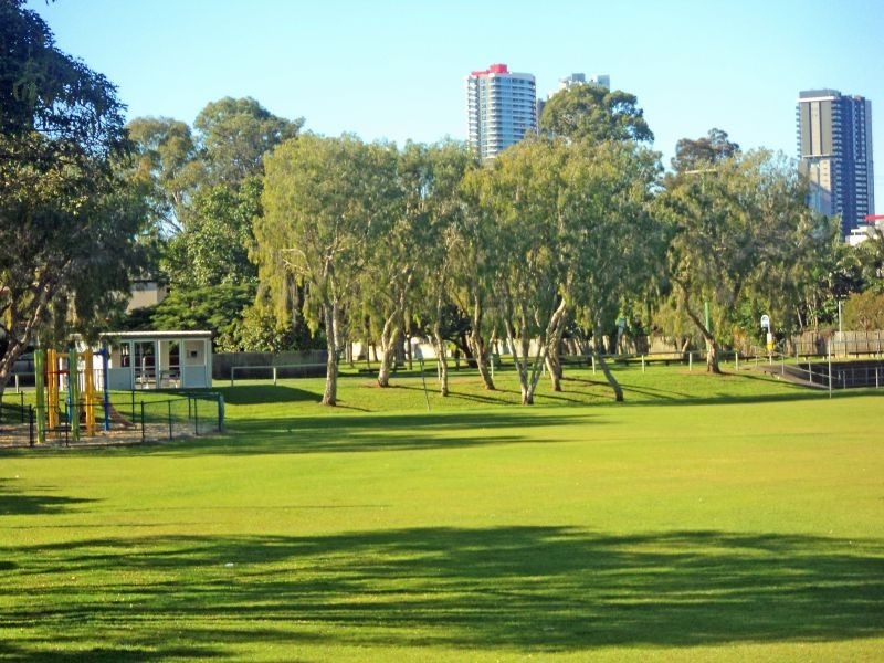 2/14 Louise Street, Southport QLD 4215