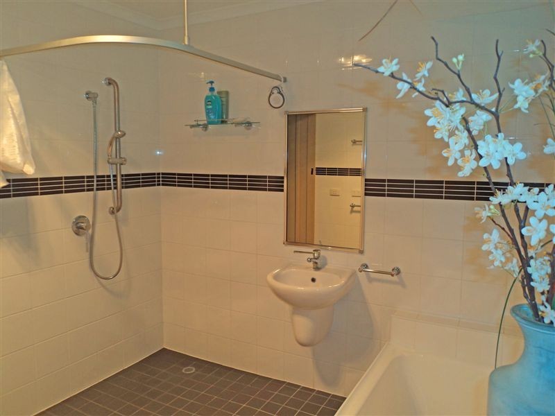 8/13 Galloway Drive, Ashmore QLD 4214