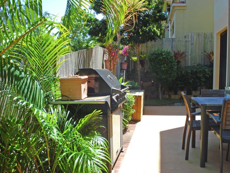 2/141 Cotlew Street, Ashmore QLD 4214