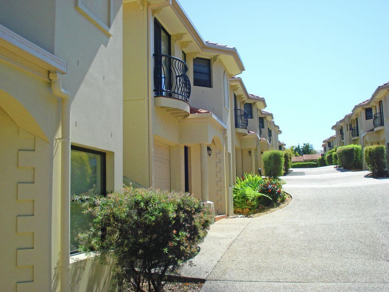 2/141 Cotlew Street, Ashmore QLD 4214