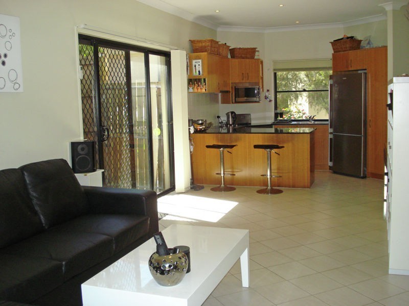 2/141 Cotlew Street, Ashmore QLD 4214