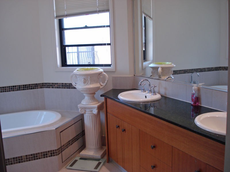 2/141 Cotlew Street, Ashmore QLD 4214