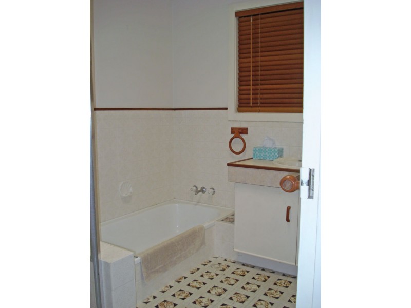 2 NEMO STREET, Ashmore QLD 4214