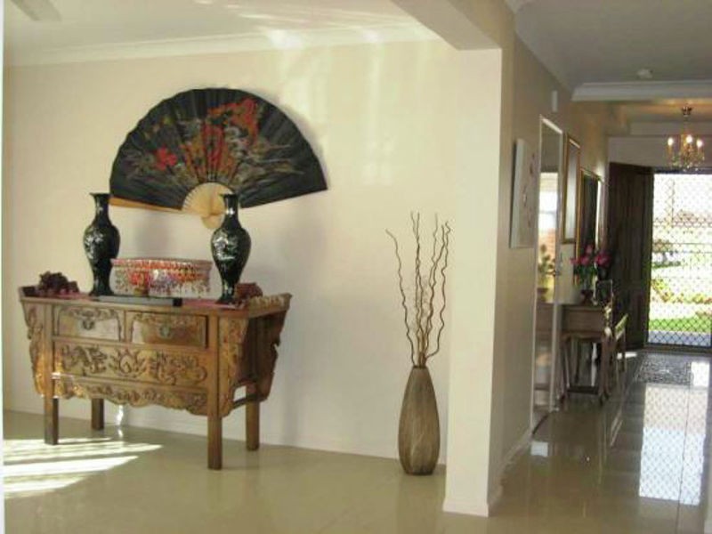 27 Zane St, Molendinar QLD 4214