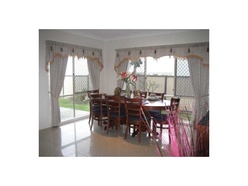 27 Zane St, Molendinar QLD 4214