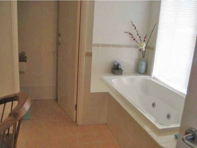 27 Zane St, Molendinar QLD 4214