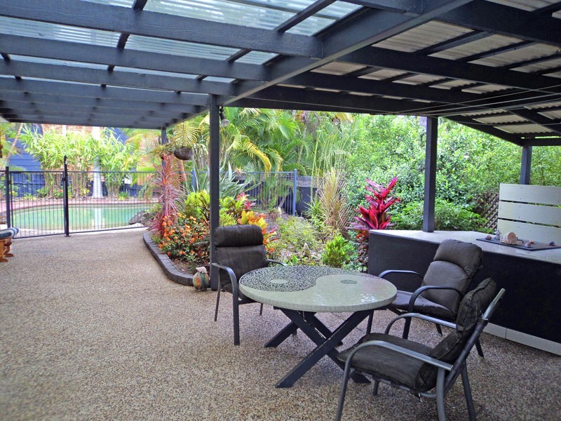 2 Tallowood Road, Ashmore QLD 4214