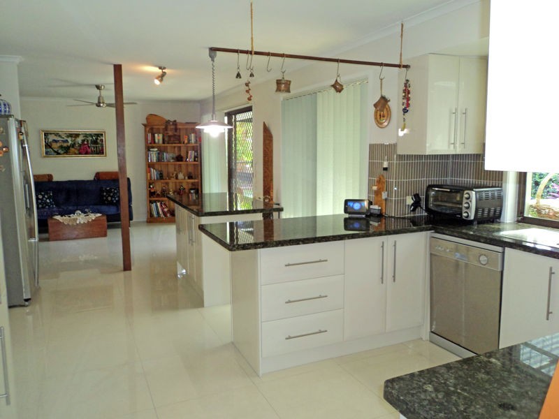 2 Tallowood Road, Ashmore QLD 4214