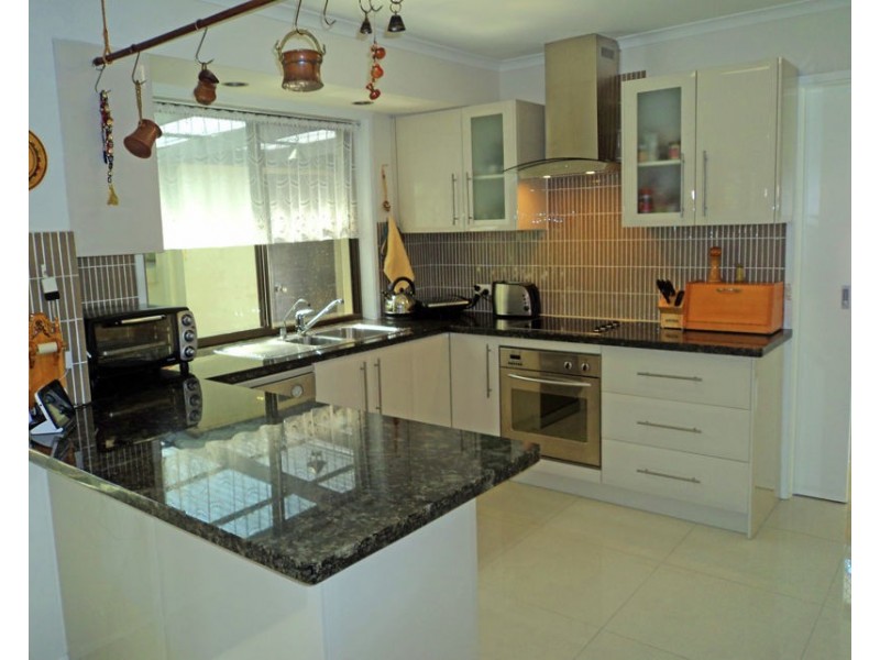 2 Tallowood Road, Ashmore QLD 4214