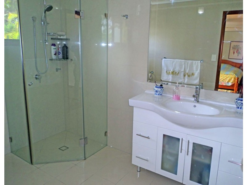 2 Tallowood Road, Ashmore QLD 4214