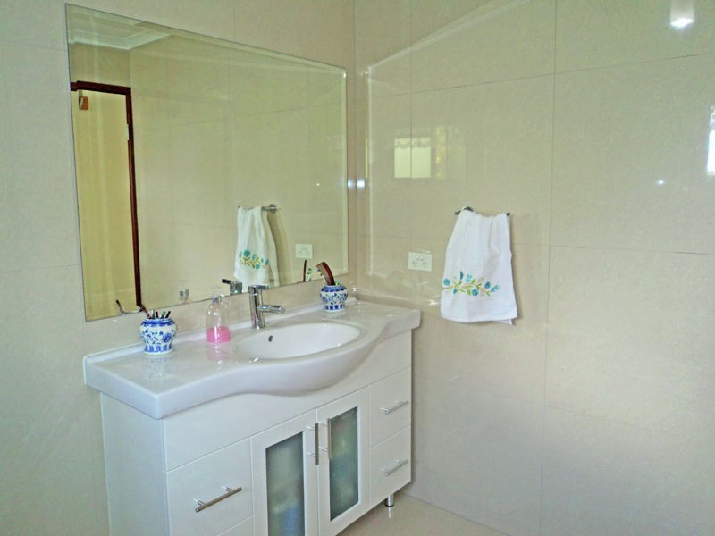 2 Tallowood Road, Ashmore QLD 4214