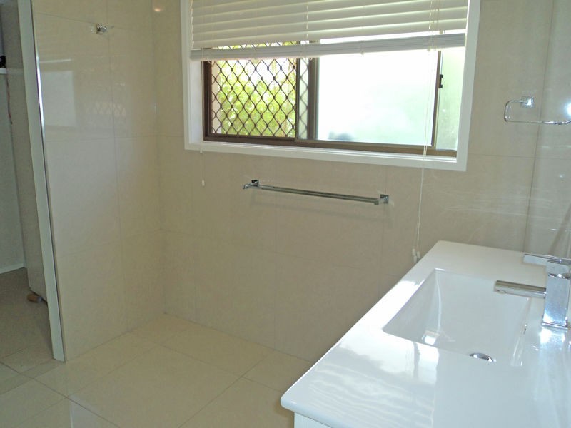 2 Tallowood Road, Ashmore QLD 4214