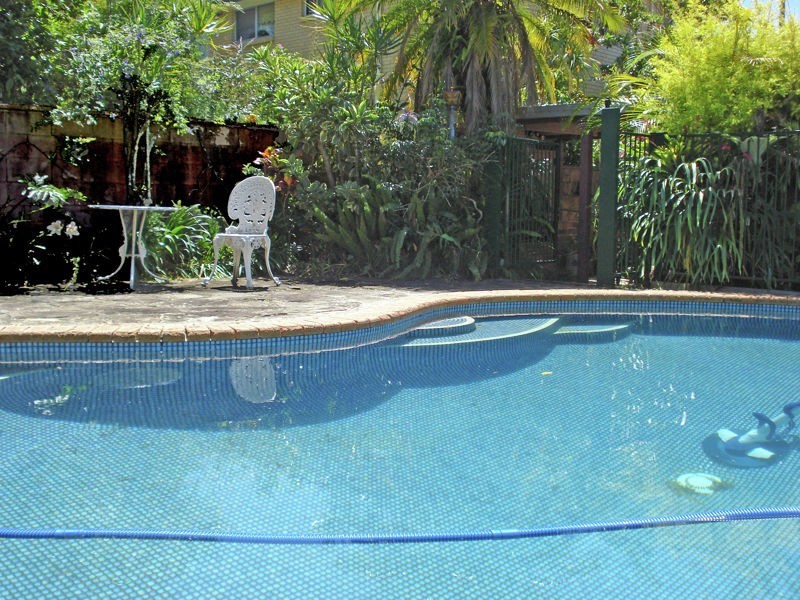 12 CRINUM CRESCENT, Southport QLD 4215