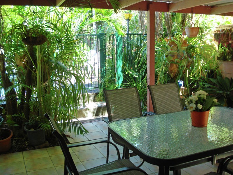 12 CRINUM CRESCENT, Southport QLD 4215