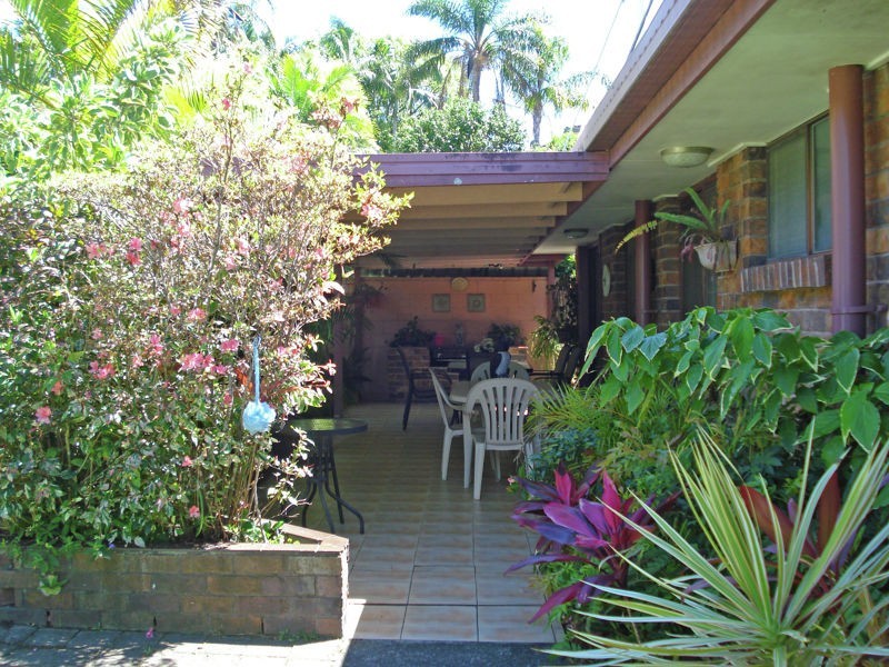 12 CRINUM CRESCENT, Southport QLD 4215