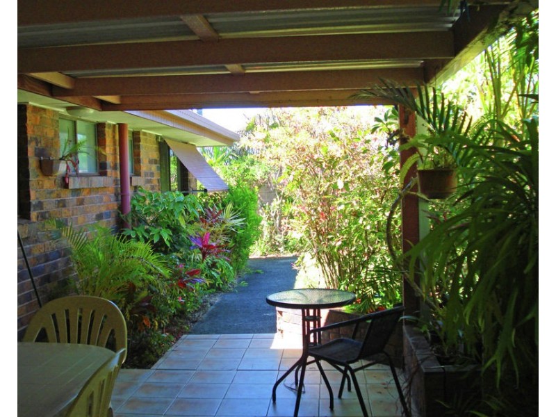 12 CRINUM CRESCENT, Southport QLD 4215