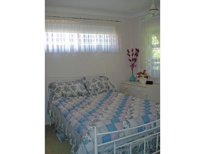 12 CRINUM CRESCENT, Southport QLD 4215