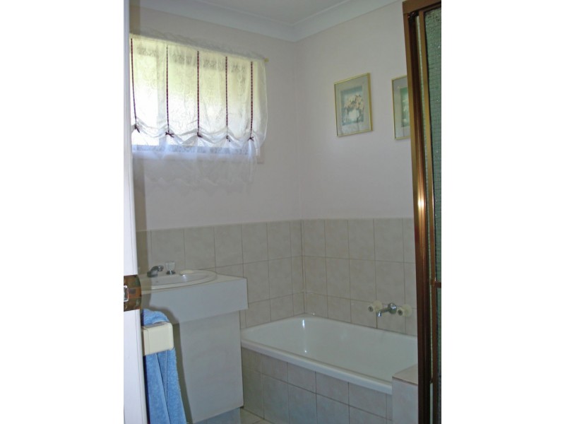 12 CRINUM CRESCENT, Southport QLD 4215