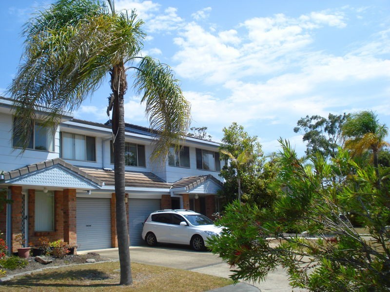 40/33 EDMUND RICE DRIVE” SUMMER FIELDS”, Southport QLD 4215