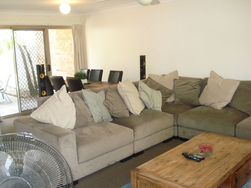 40/33 EDMUND RICE DRIVE” SUMMER FIELDS”, Southport QLD 4215