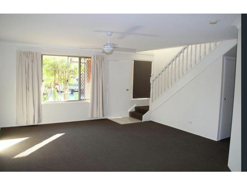 40/33 EDMUND RICE DRIVE” SUMMER FIELDS”, Southport QLD 4215