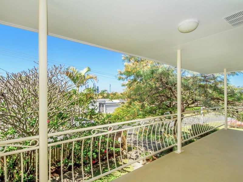 17 CLARE STREET, Southport QLD 4215