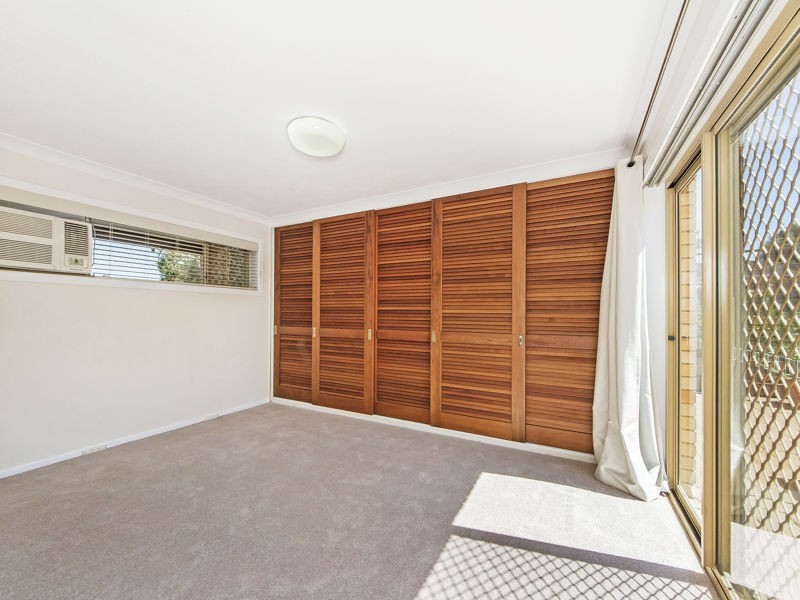 17 CLARE STREET, Southport QLD 4215