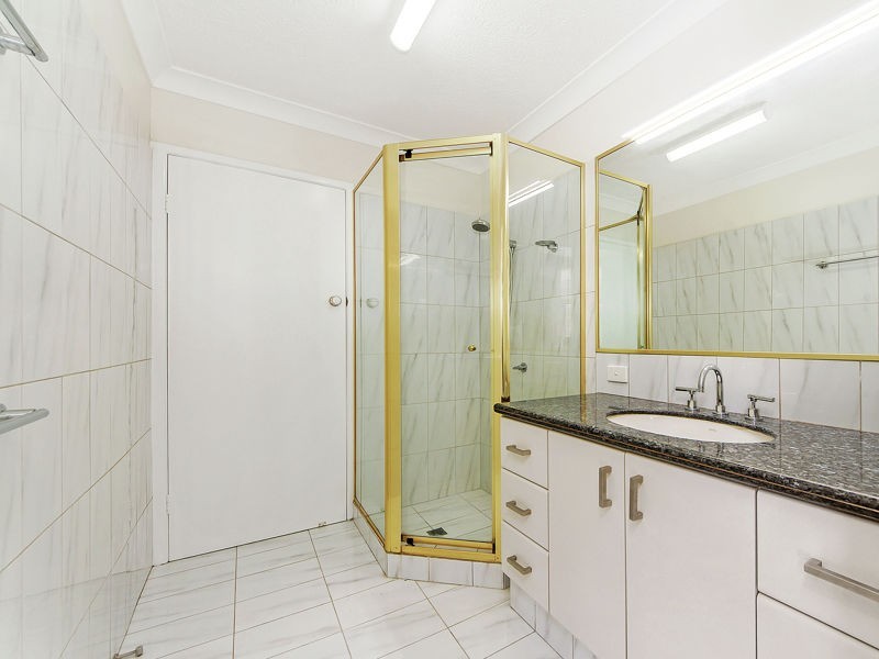 17 CLARE STREET, Southport QLD 4215